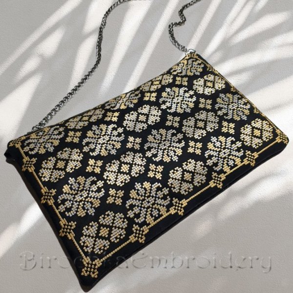 Antique clutch with cross-stitch pattern from 1725 Machine embroidery design