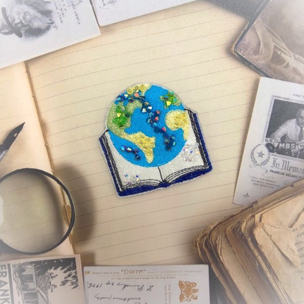 Brooch-globe for your favorite teacher Machine embroidery design