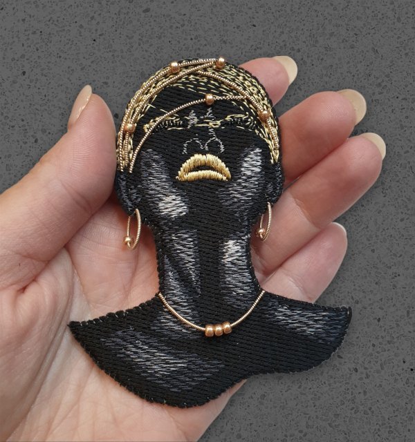Африканка дизайн машинной вышивки для создания броши, брелока, подвески