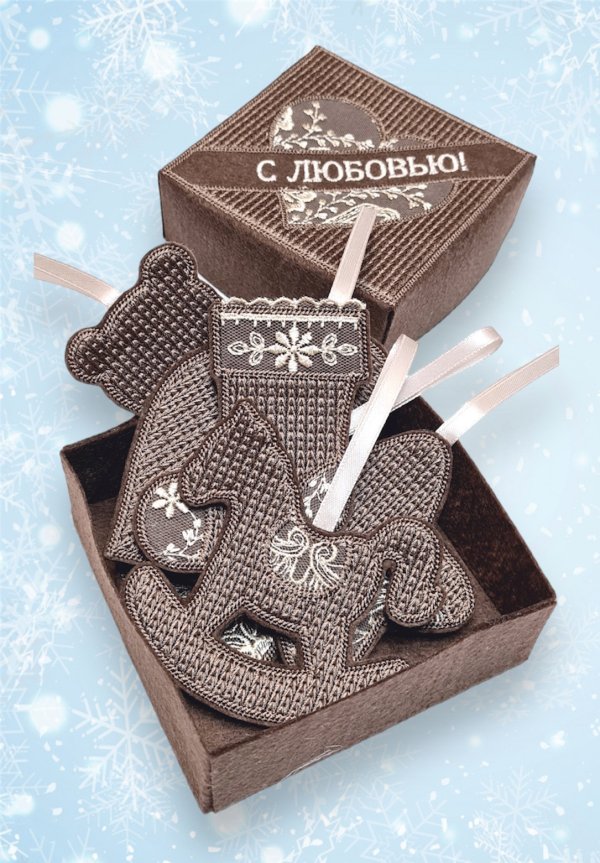 Новогодний набор дизайнов из шести ёлочных игрушек и подарочной коробки