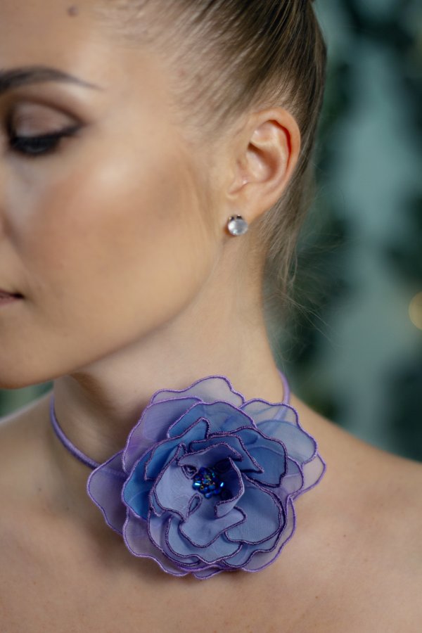 Choker with a delicate organza flower, machine embroidery design completely in the hoop
