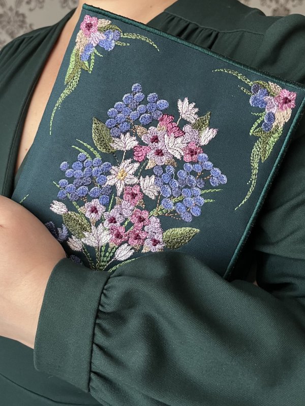 Обложка на планер формата А5 дизайн машинной вышивки