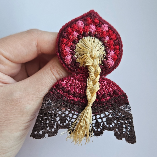 Machine embroidery design brooch Russian beauty